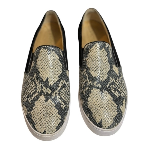 Vionic Gray & Black Suede & Leather Sneakers Size 8.5 Slip On Loafers Comfort - Picture 3 of 14